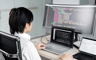 沂南 ,php声明和调用变量的符号是什么？